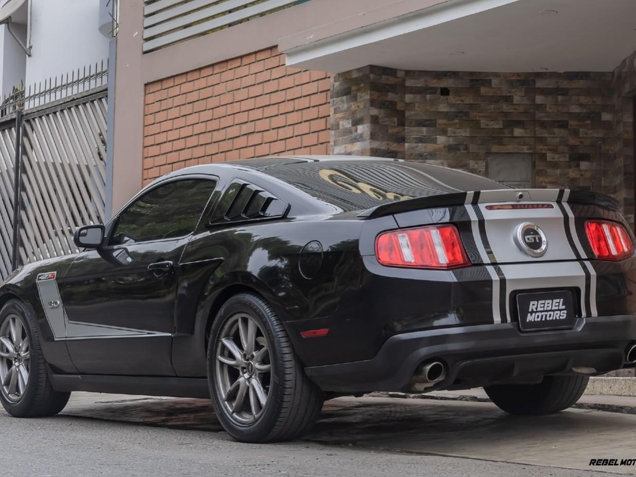 FORD MUSTANG 2011 64.803 Kms.