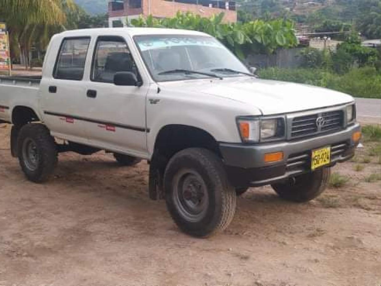 TOYOTA HILUX 1997 230.000 Kms.