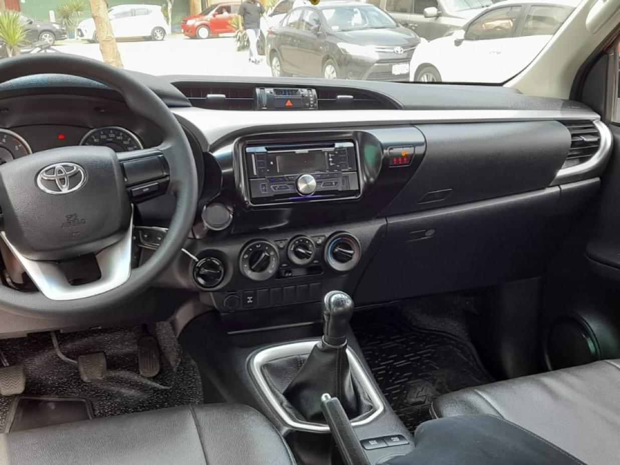 TOYOTA HILUX 2017 65.000 Kms.