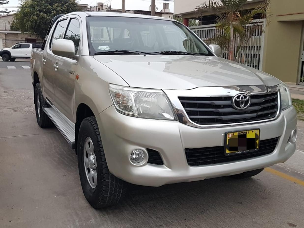 TOYOTA HILUX 2013 103.000 Kms.