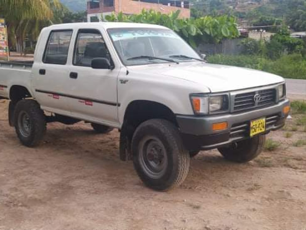 TOYOTA HILUX 2016 95.000 Kms.