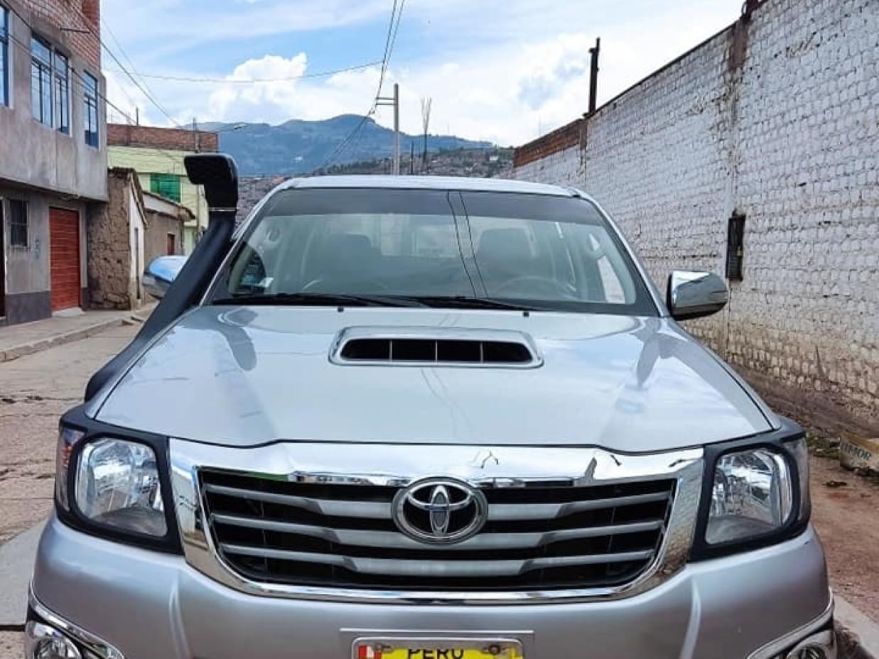 TOYOTA HILUX 2014 9.400 Kms.