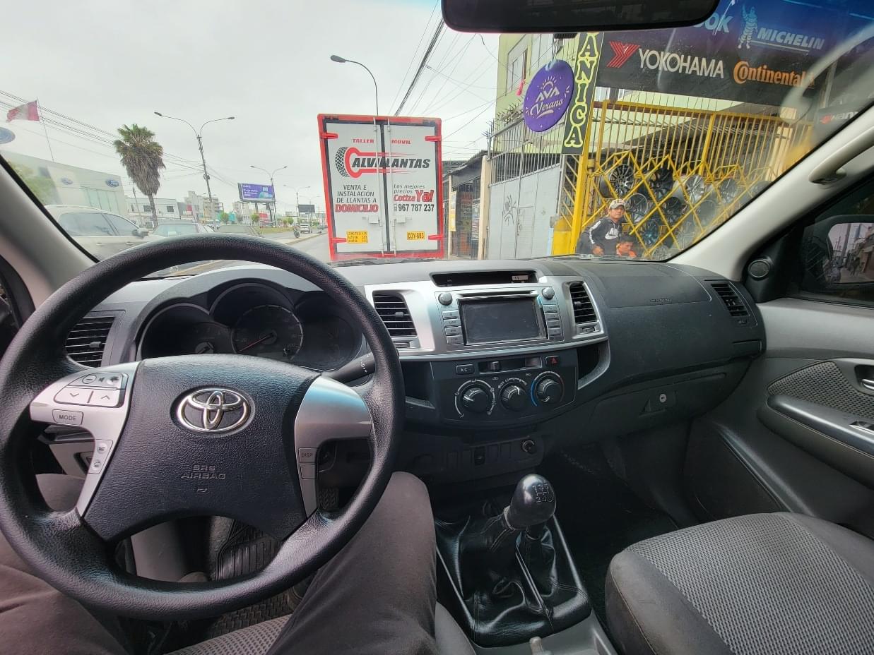 TOYOTA HILUX 2015 110.000 Kms.