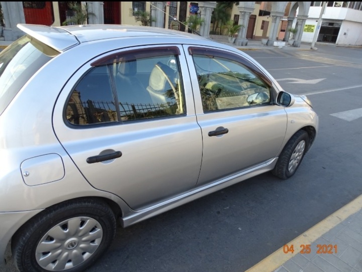 NISSAN MARCH 2003 100.000 Kms.