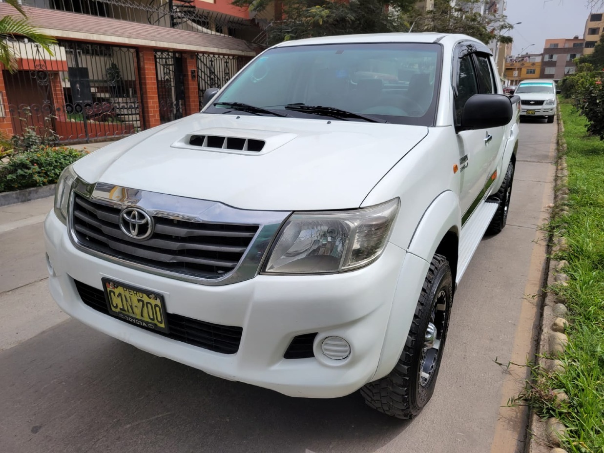TOYOTA HILUX 2013 74 Kms.