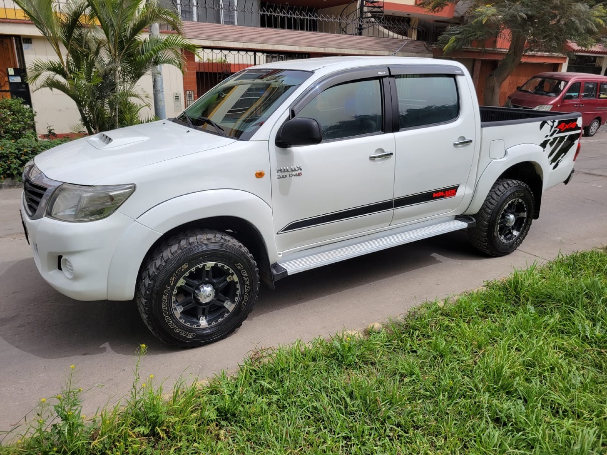 TOYOTA HILUX 2013 74 Kms.