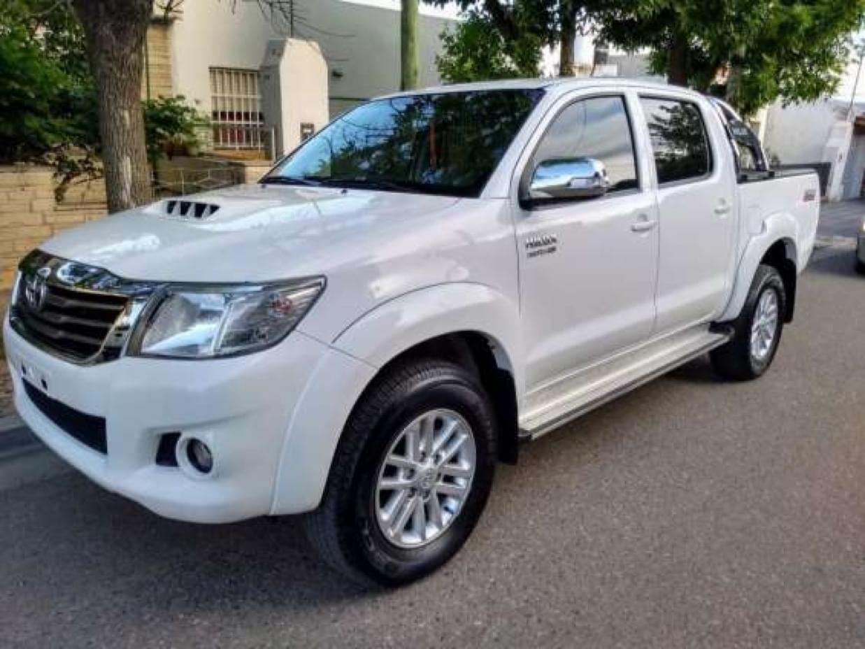 TOYOTA HILUX 2015 77.000 Kms.