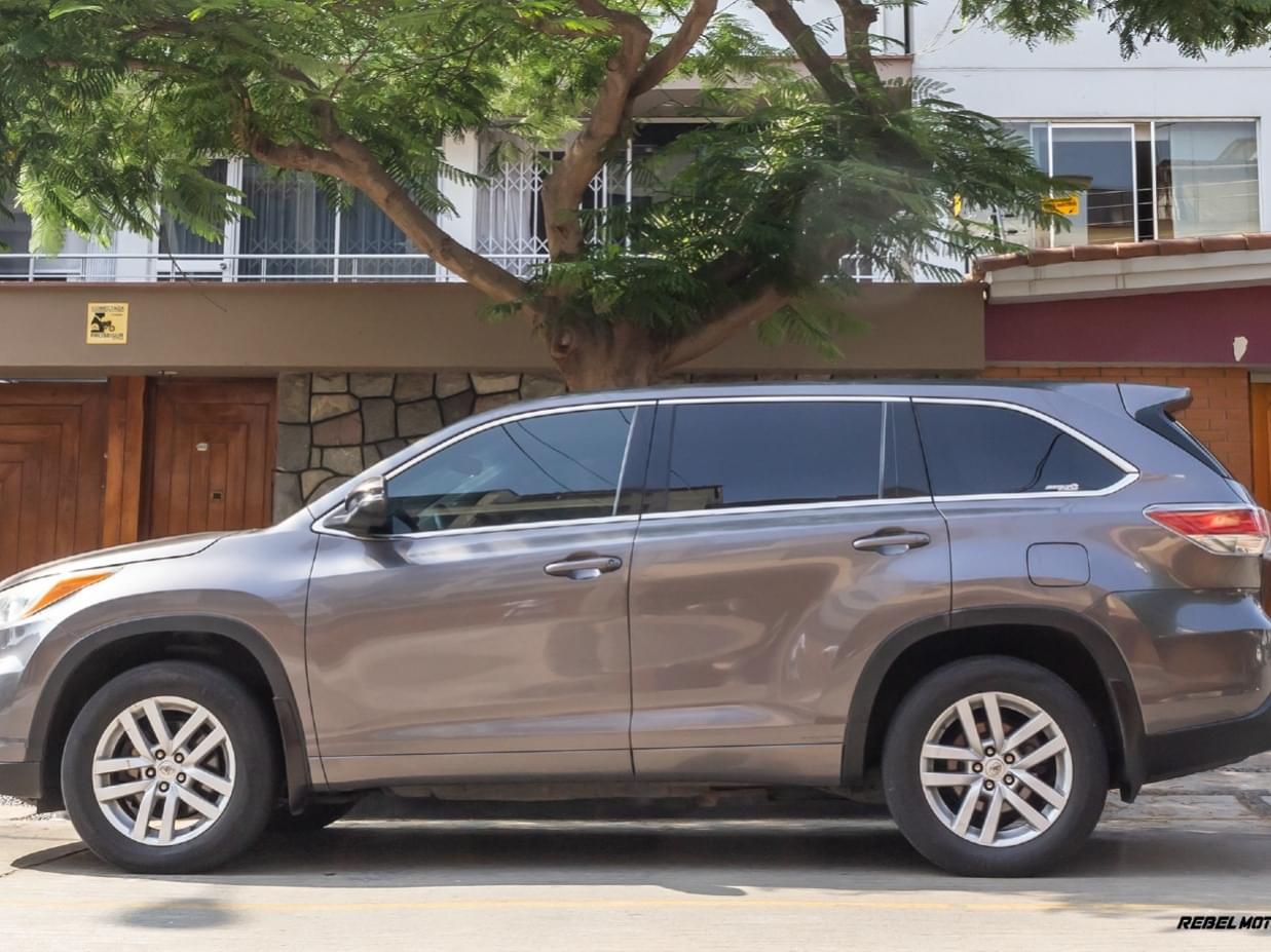 TOYOTA FORTUNER 2015 70.583 Kms.