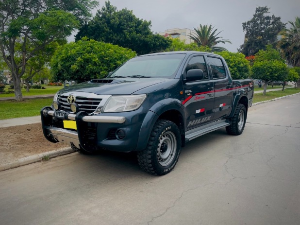 TOYOTA HILUX 2012 150.000 Kms.
