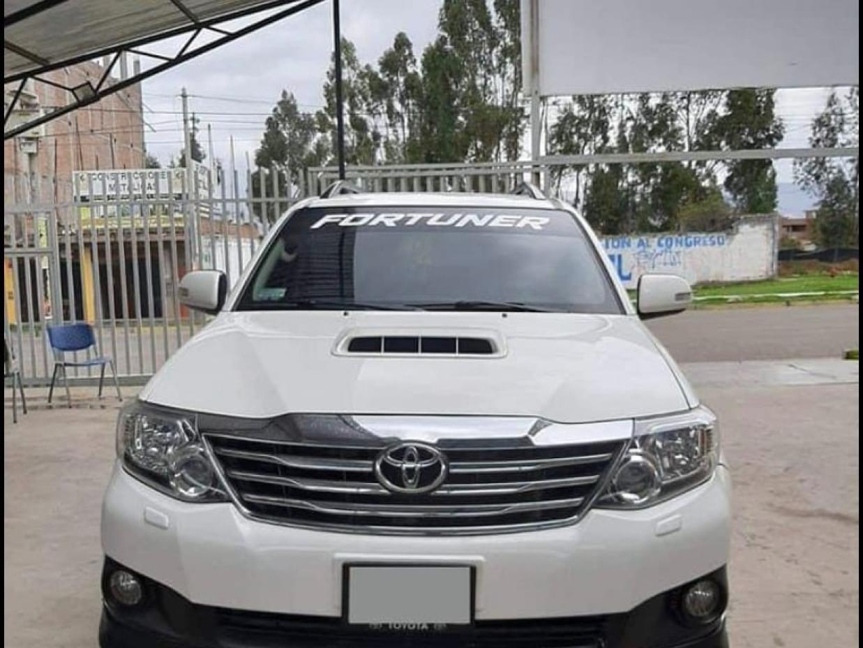 TOYOTA FORTUNER 2013 80 Kms.