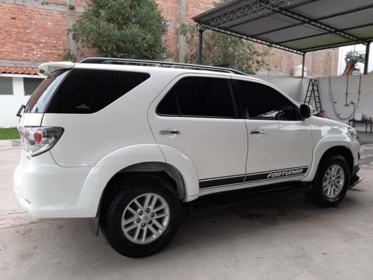 TOYOTA FORTUNER 2013 80 Kms.