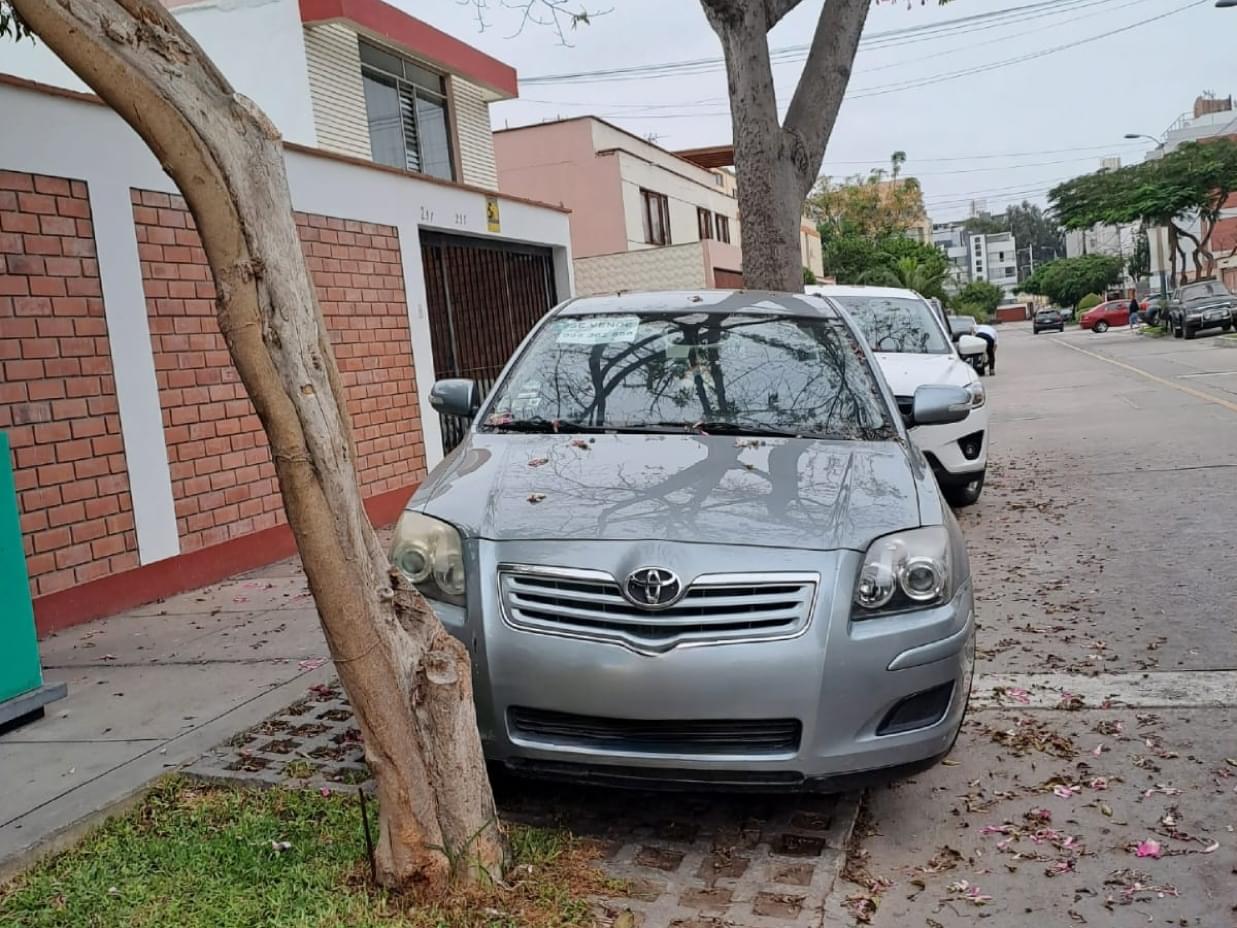 TOYOTA AVENSIS 2008 135.000 Kms.